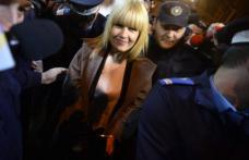 „Poți pune cătușe Elenei Udrea, nu poți pune cătușe adevărului” a spus Elena Udrea, la ieșirea din sediul DNA