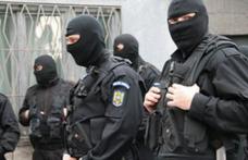 Sute de pachete cu ţigări de contrabandă confiscate în urma percheziţiilor făcute de mascaţi!