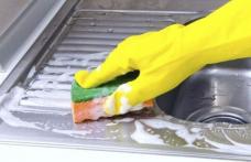 Cum să cureţi obiectele din inox
