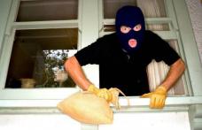 Locuința unui bărbat din Dorohoi  jefuită de doi tineri botoșăneni