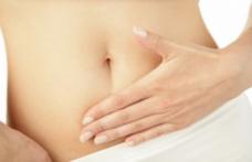Cancerul ovarian nu trebuie confundat cu balonarea sau durerile abdominale