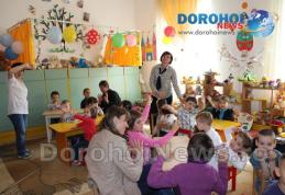1 IUNIE - „De la inimă la inimă”, copiii de la Grădinița nr. 6 Dorohoi și copiii de la Centrul „Star of Hope” - FOTO