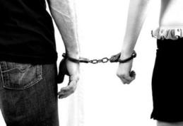 Cinci persoane reţinute, după comiterea unor infracţiuni cu violență