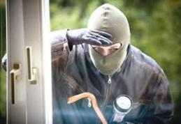 Suspecţi de tâlhărie, identificaţi de poliţiştii Botoșăneni