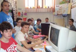 15 tineri botoșăneni au participat la realizarea unui nou braț robotic humanoid, mai performant față de predecesorul său