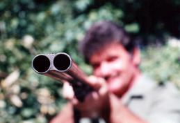 Infracţiuni la regimul armelor şi muniţiilor şi al vânătorii şi protecţiei fondului cinegetic