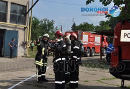 Intervenție în forță a pompierilor, polițiștilor și jandarmilor la fabrica de confecții CONTED Dorohoi - FOTO