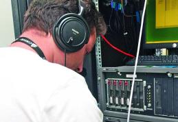 Aveți mare grijă la ce vorbiţi la telefon, aţi putea fi ascultat fără motiv