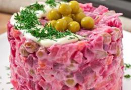 Salată de sfeclă roșie cu piept de pui și maioneză