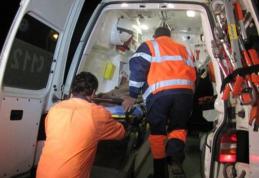 Bătaie cu pumni și cuțite într-un bar din Saucenița: Doi tineri au ajuns la Spitalul Dorohoi cu plăgi înjunghiate