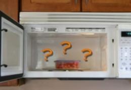 Cuptorul cu microunde, un pericol pentru sănătate. Ce boală poţi să faci de la mâncarea reîncălzită