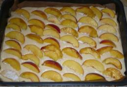 Prăjitură cu piersici