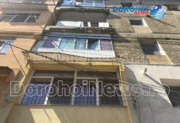 Peripeție ce putea fi fatală: Un bărbat din Dorohoi a căzut de la etajul trei al unui bloc de pe strada Duzilor - FOTO