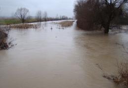 Case inundate - 39 persoane evacuate preventiv din calea apelor revărsate ale râului Miletin 