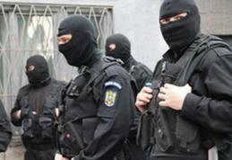 Percheziții de amploare în această dimineață la persoane bănuite de contrabandă cu țigări