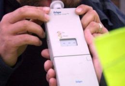 Accident pe Bulevardul Victoriei din Dorohoi. Un șofer băut a ieșit cu spatele dintr-o parcare și a lovit o mașină parcată regulamentar