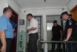 Datornici la încălzire executați silit cu sprijinul jandarmilor