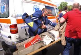 Accident la locul de muncă: Un bărbat a introdus mâna într-un malaxor în timp ce acesta funcționa