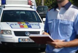 La vederea echipajului de poliție a oprit autoturismul în mijlocul străzii și a fugit