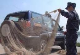 Braconaj cu plase monofilament de aproximativ 1500 metri pătraţi