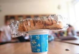 Cornul abundenței ! CJ Botoșani a stabilit cine împarte laptele şi cornul elevilor. O firmă din Dorohoi păztrează tradiția