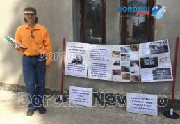 Protest inedit în fața Primăriei vechi din Dorohoi - FOTO