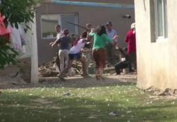 Scandal monstru într-o familie din Botoșani. Motivul incredibil pentru care o mamă a fost atacată chiar de surorile ei - VIDEO