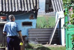 Șocant! Și-a dat foc la casă și era să-i „prăjească” și pe polițiști!