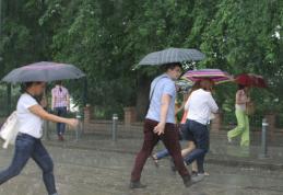 Informare meteo: Ploi şi vijelii în toată ţara, până luni seară