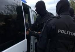 Percheziții desfășurate în această dimineață la două botoșănence bănuite de contrabandă cu țigări