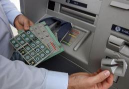 Atenţie la bancomate! Hackerii pot să îți blocheze cardul pentru a-ţi fura banii