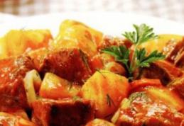 Tocăniță de vițel cu cartofi copți