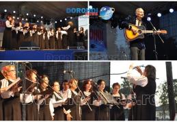 Corul „George Enescu” Dorohoi și folkistul Vasile Tănase au deschis spectacolele la Zilele Municipiului Dorohoi 2015 - FOTO