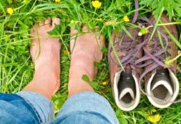 Ce se întâmplă în corpul tău atunci când mergi cu picioarele goale