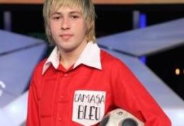 Ştefan Florescu primeşte de la Marica un echipament de fotbal