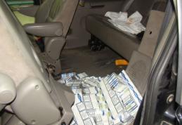 Trei autoturisme „căptuşite” cu aproximativ 14.000 de ţigarete, depistate de polițiștii de frontieră! - FOTO