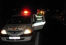 Doi tineri au ajuns la spital cu răni grave după ce s-au răsturnat cu mașina pe un drum din Vârfu Câmpului