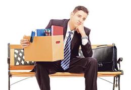 Zeci de șefi din instituțiile publice vor rămâne fără funcții din cauza studiilor