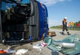 Un microbuz cu pasageri români, implicat într-un accident în Ungaria: Un mort şi 15 răniţi