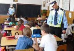 Activitățile preventive ale polițiștilor rutieri prezente în unitățile școlare din județ! 