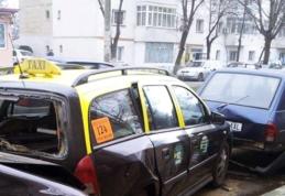 Isprava unei şoferiţe neatente: Două persoane rănite și trei mașini avariate!