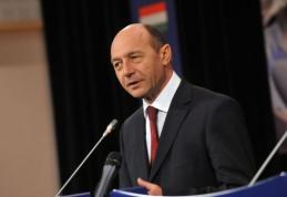 Băsescu a promulgat Legea salarizării profesorilor şi Legea codului de dialog social