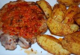Friptura de porc împănată și cartofi țărănești