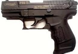 Tânăr de 21 de ani depistat că deţinea o armă neletală fără acte de provenienţă