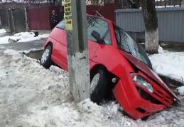 ACCIDENT grav din cauza poleiului! Şase persoane, printre care şi o gravidă, au ajuns la spital -  VIDEO