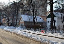 Primim la Redacţie - În Cartierul Plevna din Dorohoi, gunoiul se aruncă în tufiş