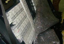 Peste 5.000 de ţigarete de contrabandă descoperite în bancheta unui autoturism