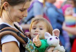 Părinţii pot primi bani de la stat. Află în ce condiții!