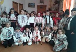 Activitate la Școala Gimnazială „Mihail Sadoveanu” Dumbrăvița „Hai să dăm mână cu mână” - FOTO