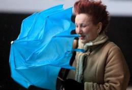 Ploi torenţiale, grindină şi intensificări ale vântului, în aproape toate regiunile